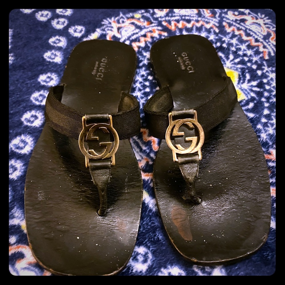 Gucci Black Leather Logo Thong Sandals